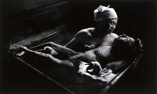 w-eugene-smith-tomoko-uemura-in-her-bath-minamata-1972